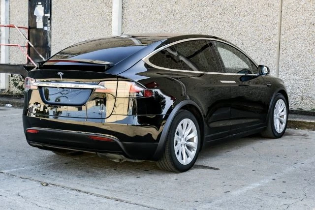 2017 Tesla Model X - Image 10 of 21