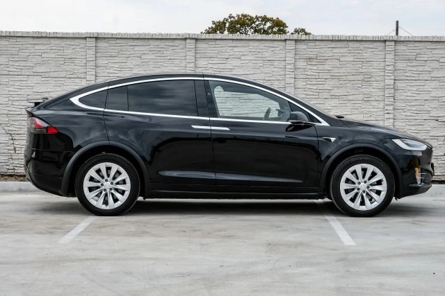 2017 Tesla Model X - Image 10 of 21