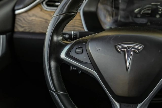2017 Tesla Model X - Image 18 of 21