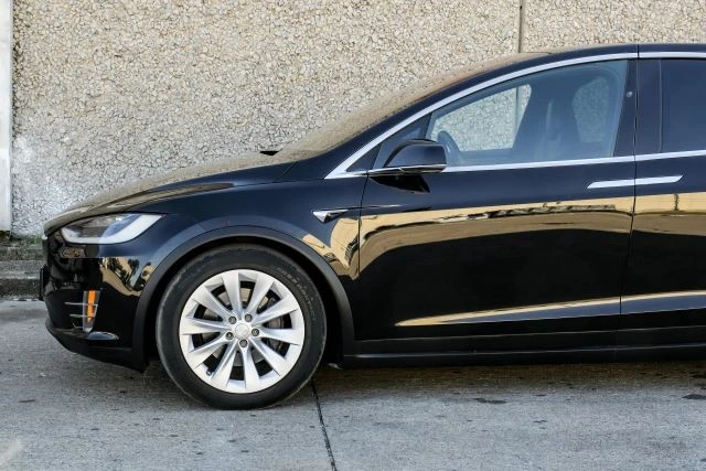 2017 Tesla Model X - Image 14 of 21