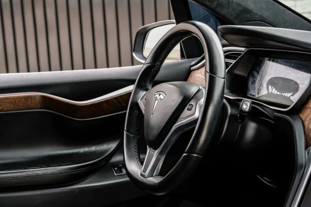 2017 Tesla Model X - Image 18 of 21