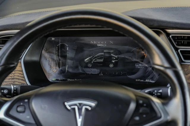 2017 Tesla Model X - Image 20 of 21