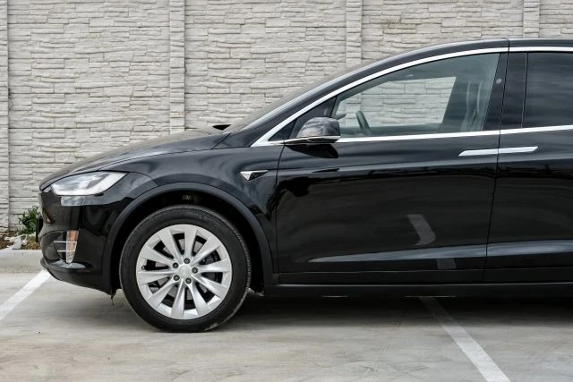 2017 Tesla Model X - Image 15 of 21