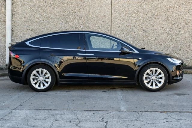 2017 Tesla Model X - Image 9 of 21