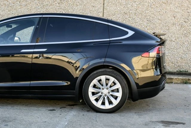 2017 Tesla Model X - Image 15 of 21
