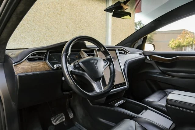 2017 Tesla Model X - Image 4 of 21