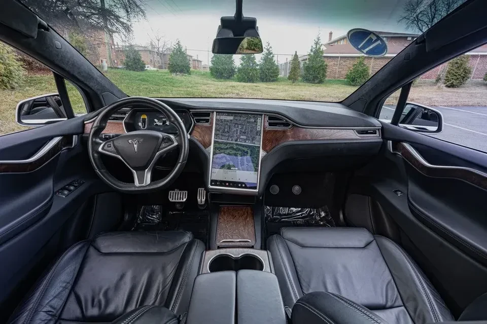 2017 Tesla Model X - Image 3 of 3