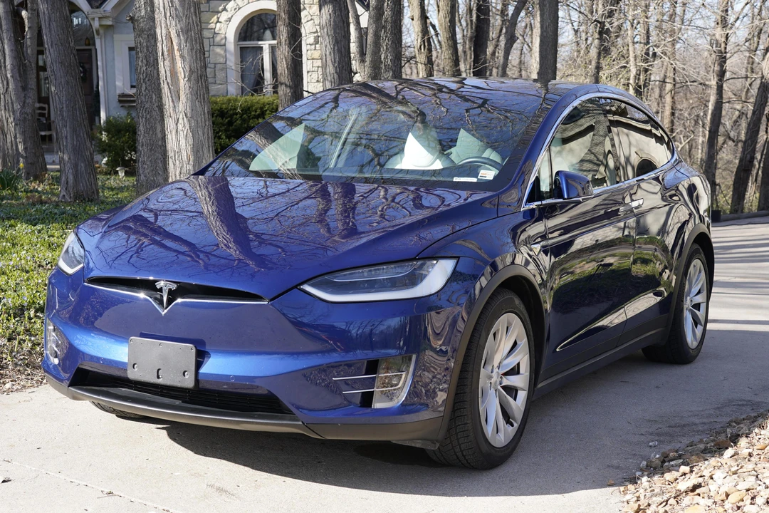 2017 Tesla Model X - Image 6 of 10