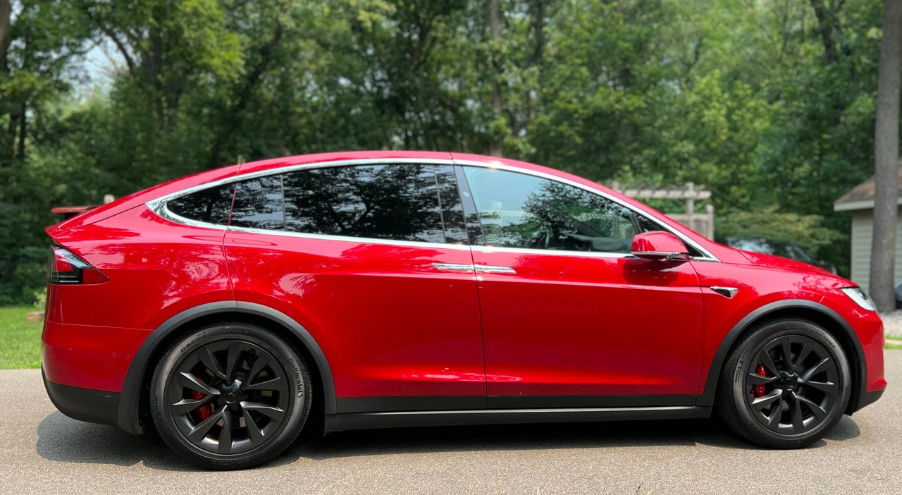 2017 Tesla Model X - Image 16 of 31