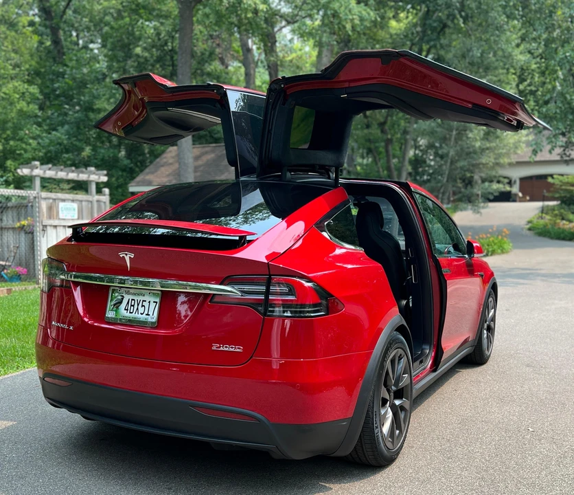 2017 Tesla Model X - Image 25 of 31