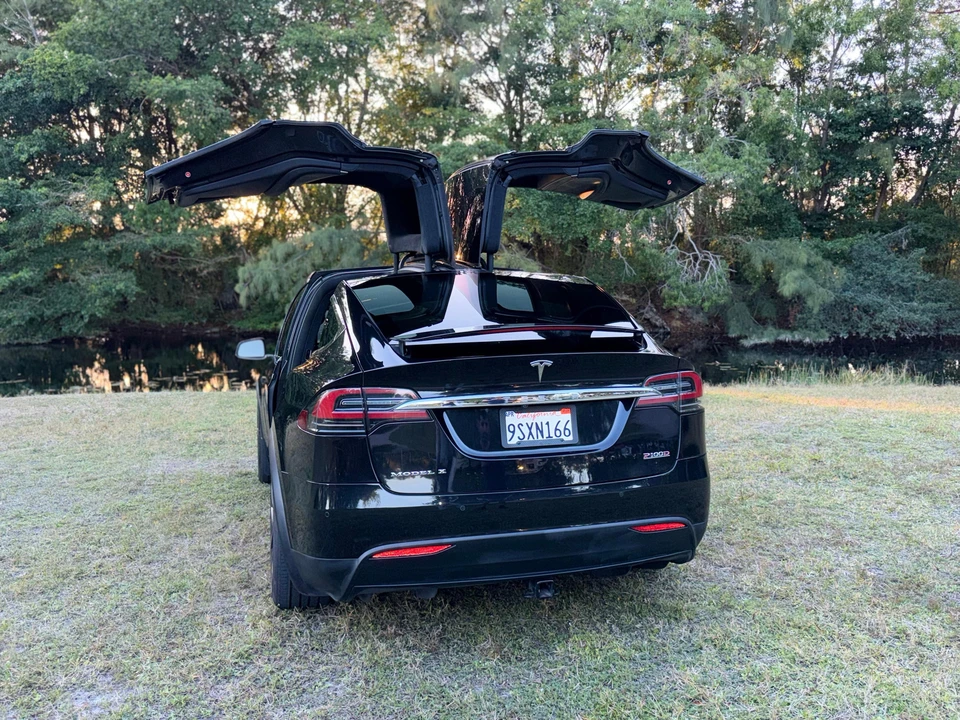 2017 Tesla Model X - Image 12 of 31