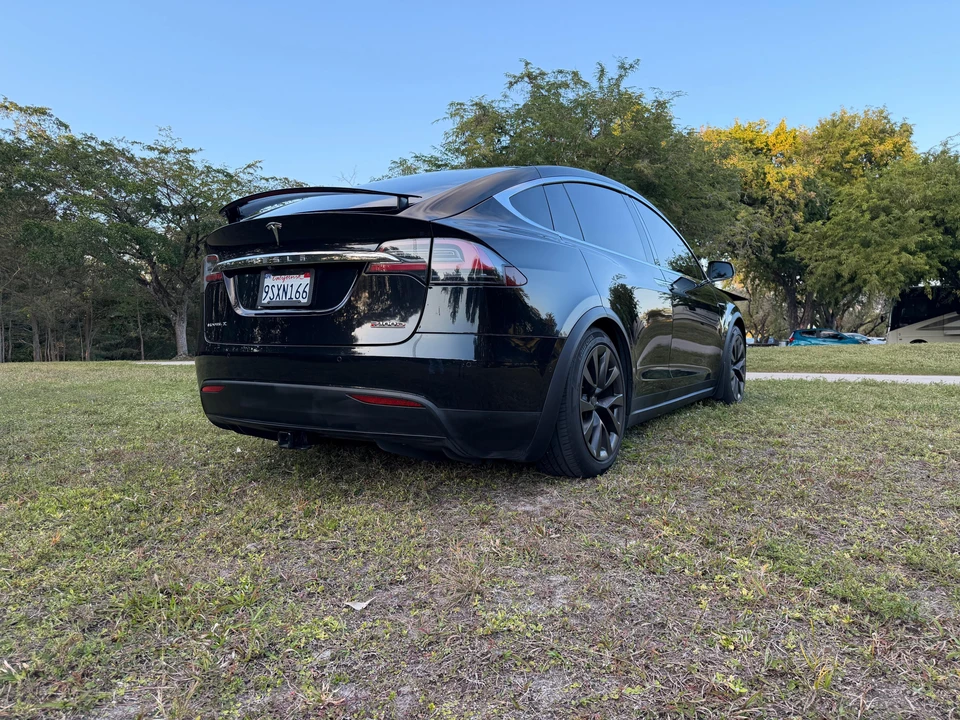 2017 Tesla Model X - Image 8 of 31