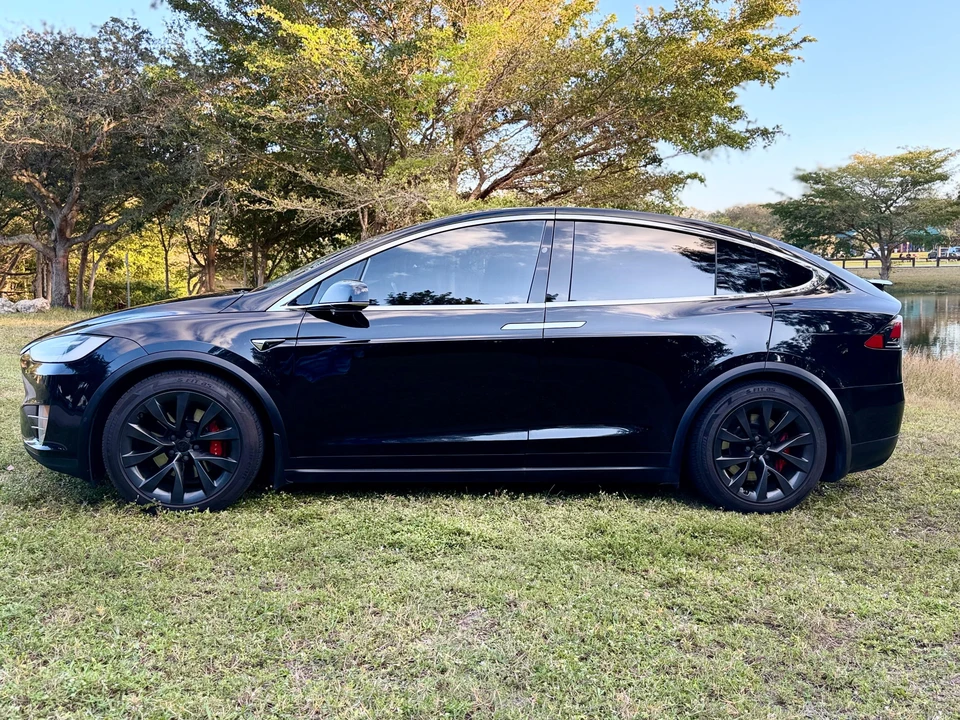 2017 Tesla Model X - Image 6 of 31