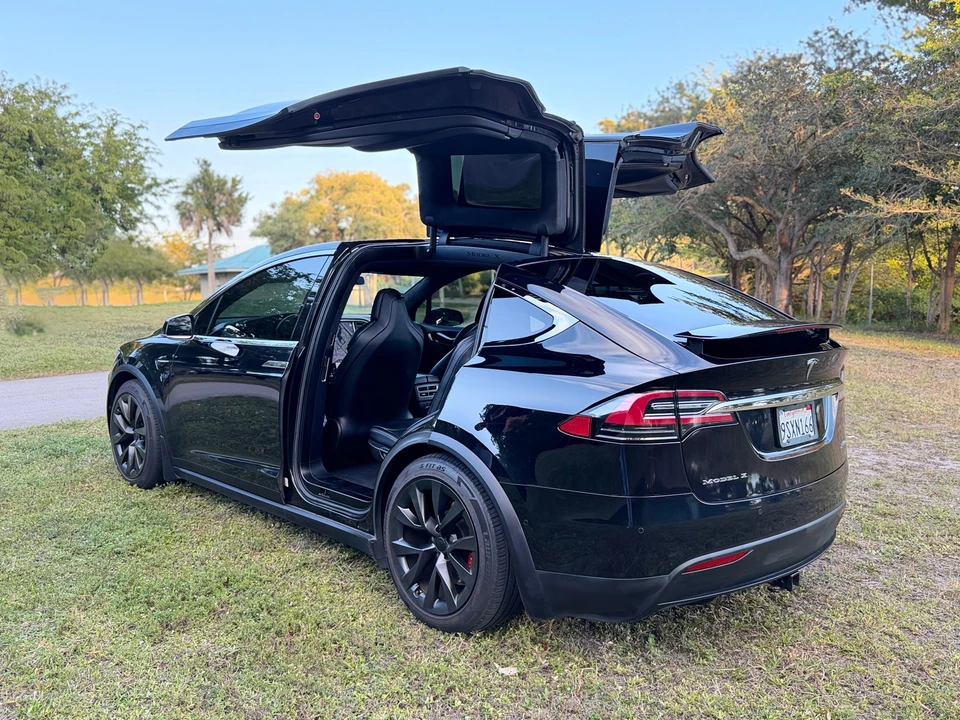 2017 Tesla Model X - Image 11 of 31