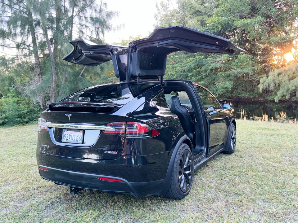 2017 Tesla Model X - Image 13 of 31