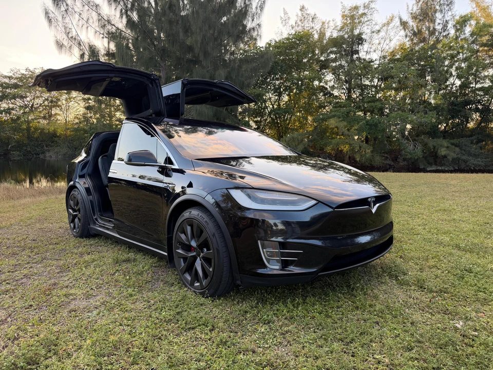 2017 Tesla Model X - Image 16 of 31