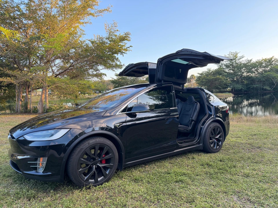 2017 Tesla Model X - Image 10 of 31