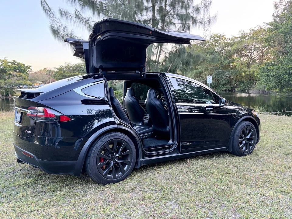 2017 Tesla Model X - Image 14 of 31