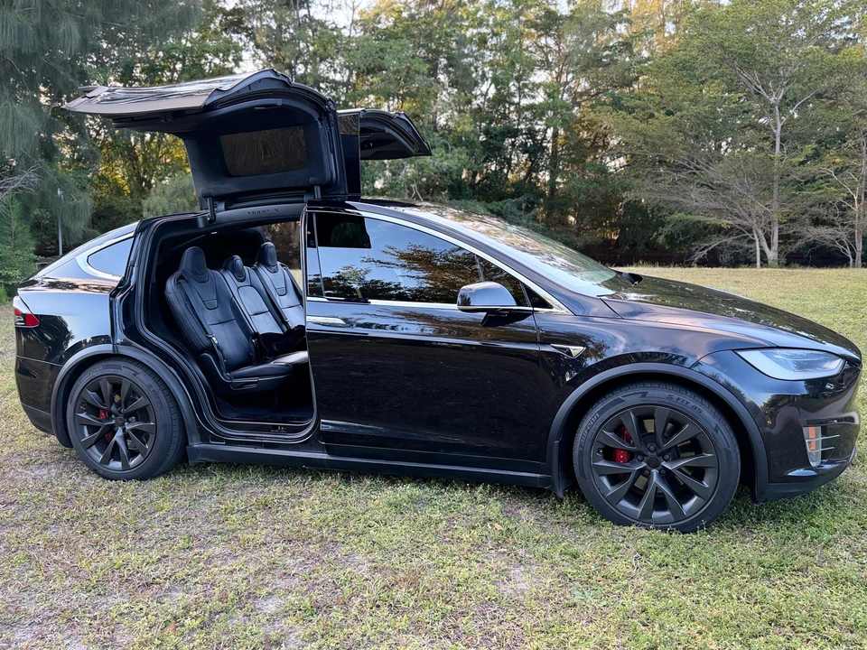 2017 Tesla Model X - Image 15 of 31