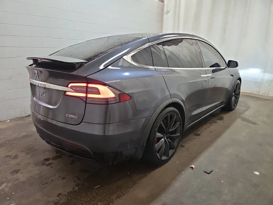 2017 Tesla Model X - Image 2 of 7
