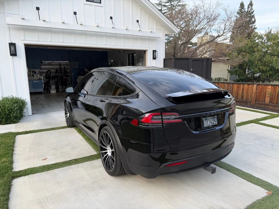 2017 Tesla Model X - Image 9 of 21