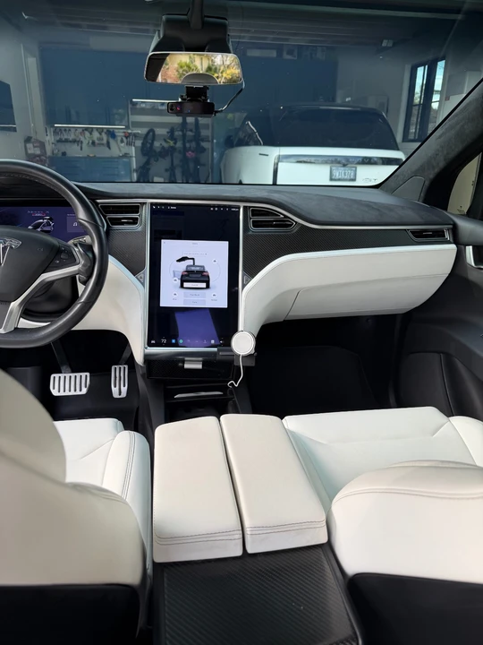 2017 Tesla Model X - Image 16 of 21