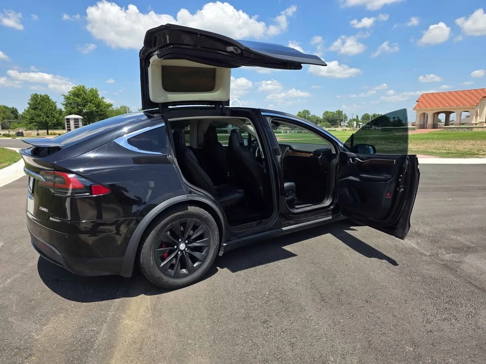 2017 Tesla Model X - Image 5 of 9