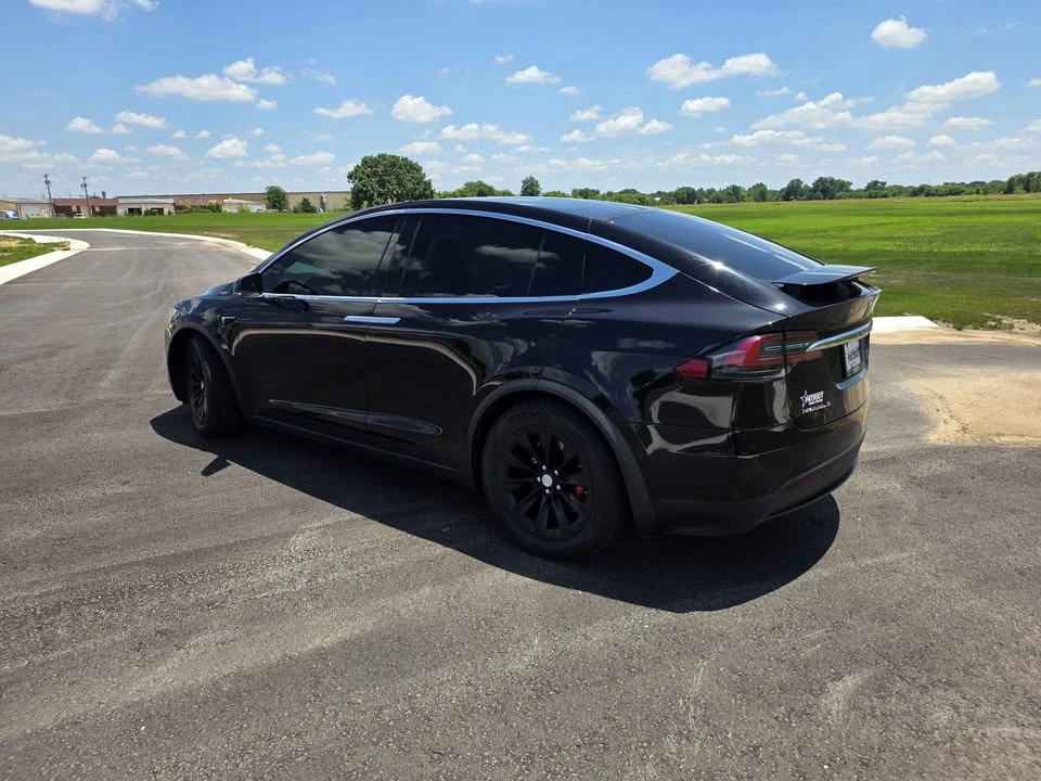 2017 Tesla Model X - Image 2 of 9