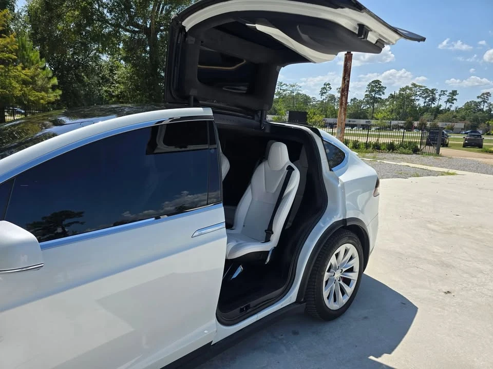 2017 Tesla Model X - Image 18 of 20
