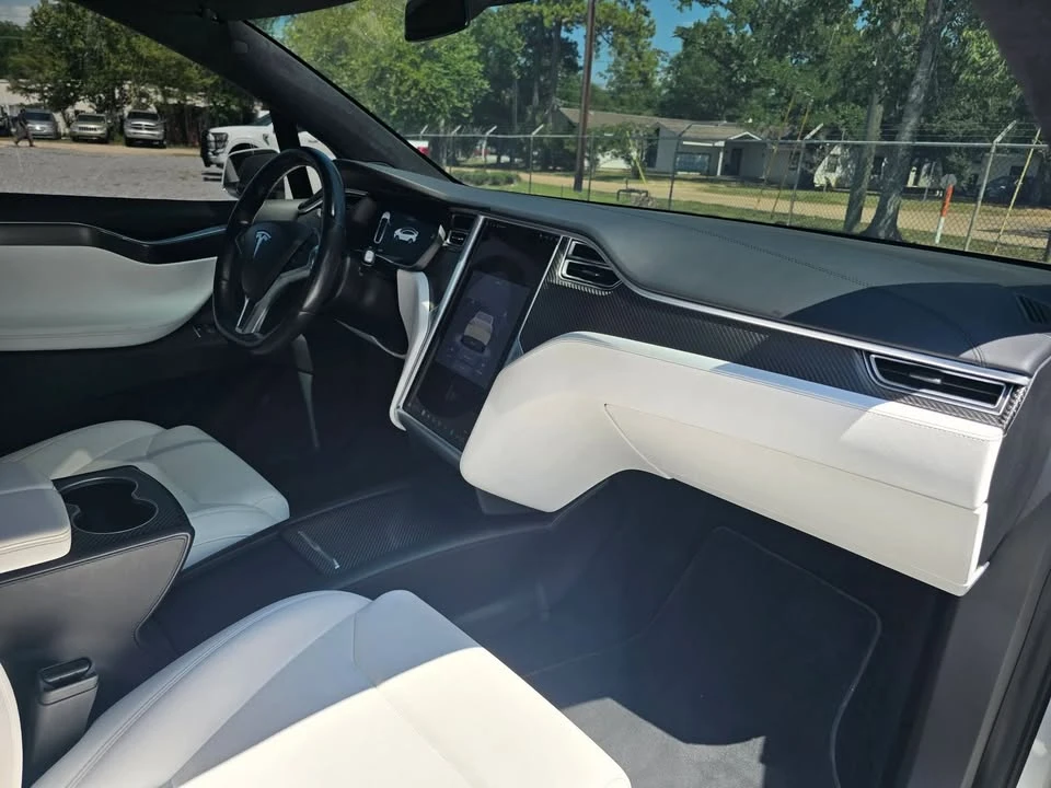 2017 Tesla Model X - Image 16 of 20
