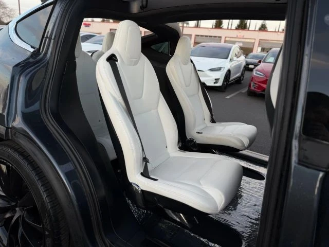 2017 Tesla Model X - Image 16 of 21