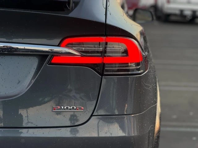 2017 Tesla Model X - Image 9 of 21