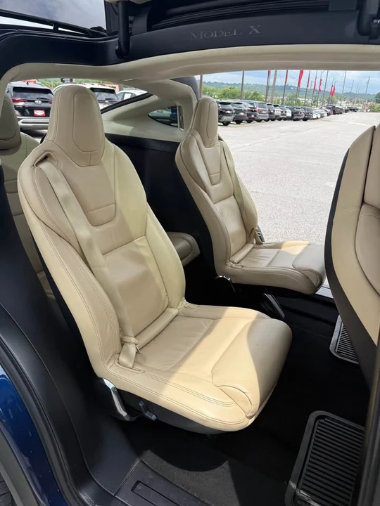 2017 Tesla Model X - Image 10 of 18