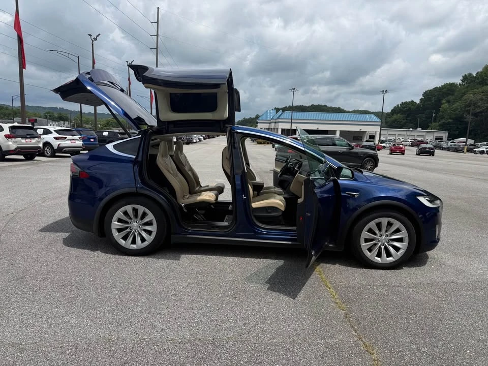 2017 Tesla Model X - Image 7 of 18
