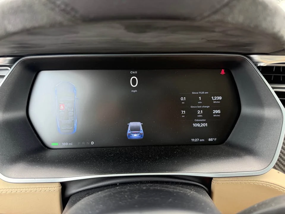 2017 Tesla Model X - Image 17 of 18