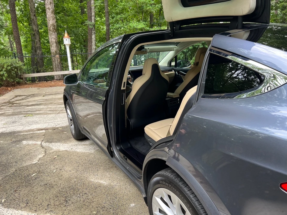 2017 Tesla Model X - Image 19 of 21