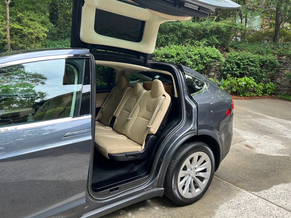 2017 Tesla Model X - Image 13 of 21