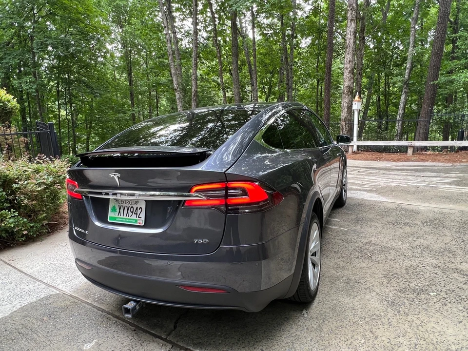 2017 Tesla Model X - Image 10 of 21