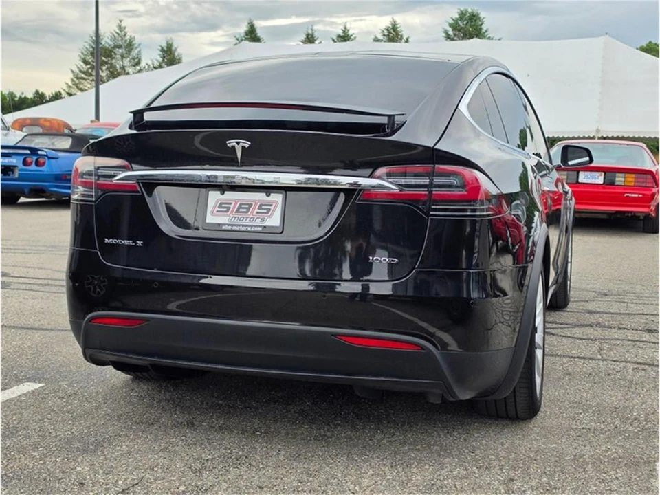 2017 Tesla Roadster - Image 13 of 31