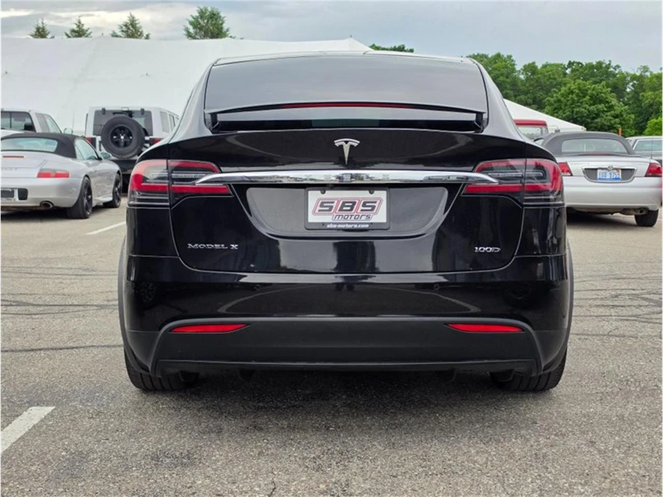 2017 Tesla Roadster - Image 10 of 31