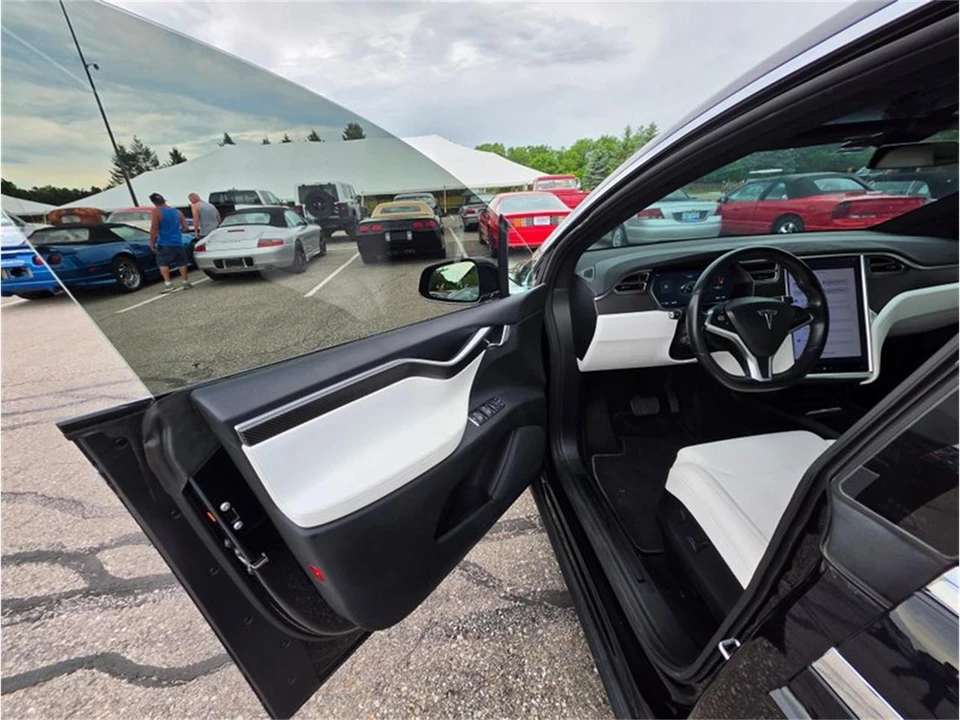 2017 Tesla Roadster - Image 21 of 31