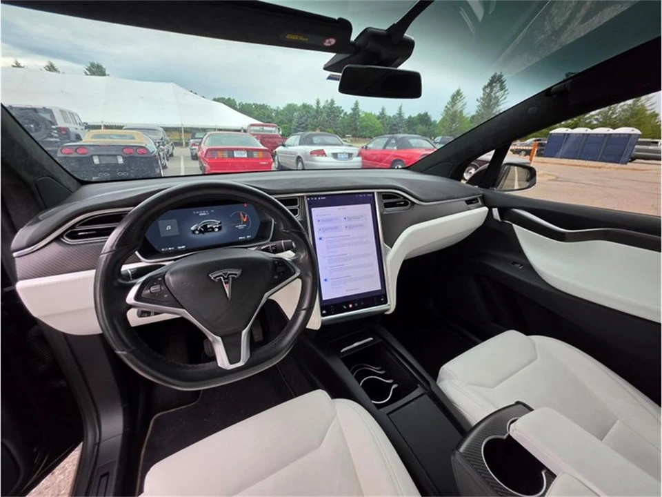 2017 Tesla Roadster - Image 23 of 31