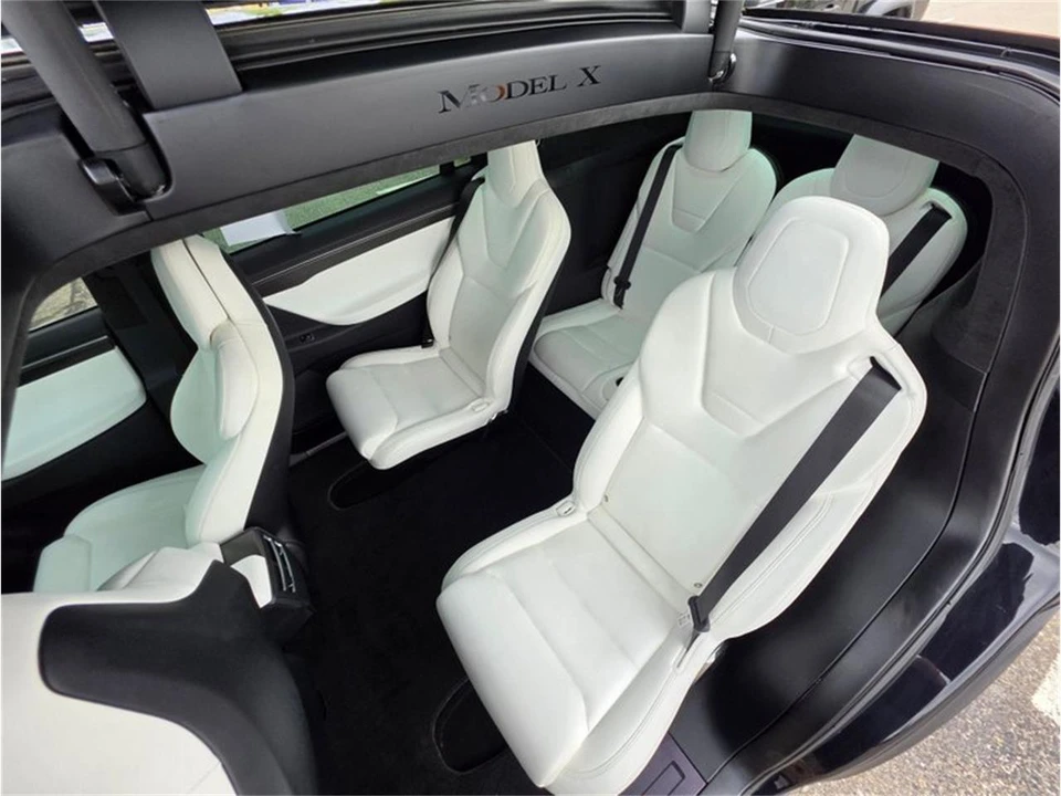 2017 Tesla Roadster - Image 26 of 31