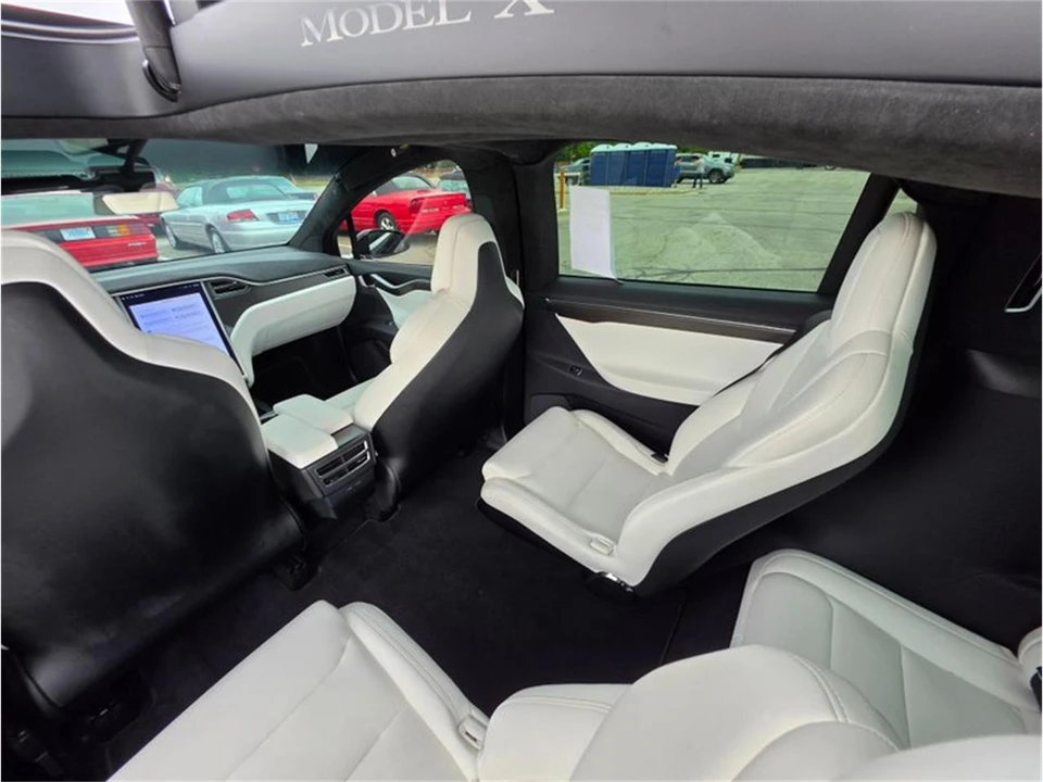 2017 Tesla Roadster - Image 28 of 31