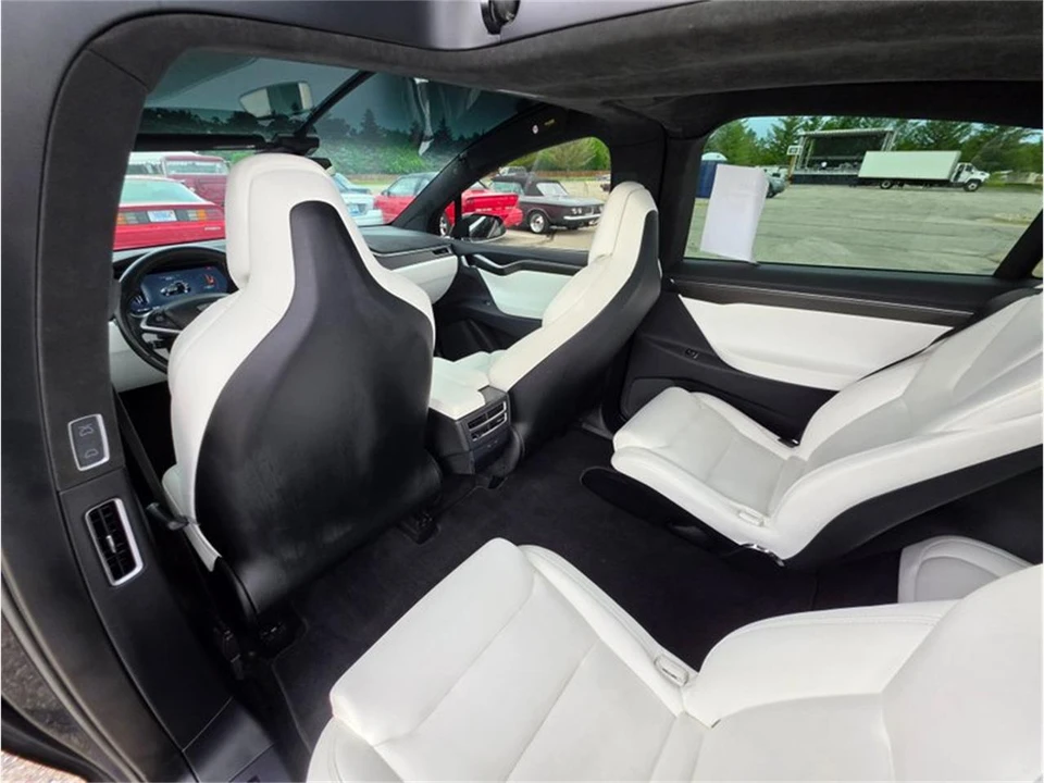 2017 Tesla Roadster - Image 29 of 31