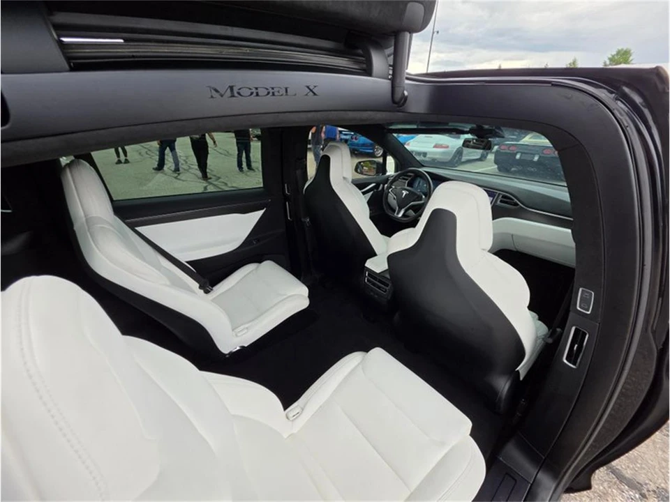 2017 Tesla Roadster - Image 31 of 31