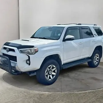 2017 Toyota 4Runner SR5 / TRD Off Road