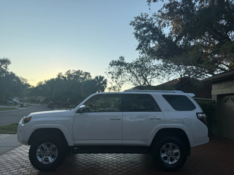 2017 Toyota 4Runner 5th Gen - Image 9 of 21