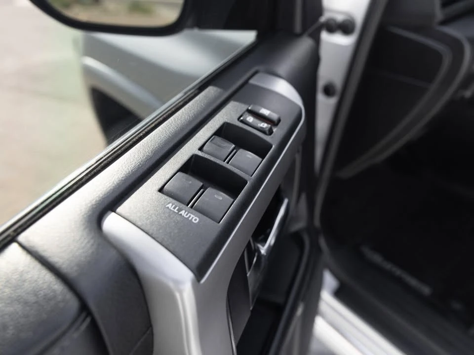 2017 Toyota 4Runner 5th Gen - Image 13 of 20
