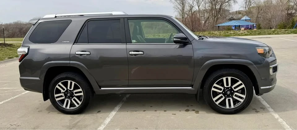 2017 Toyota 4Runner 5th Gen - Image 2 of 10